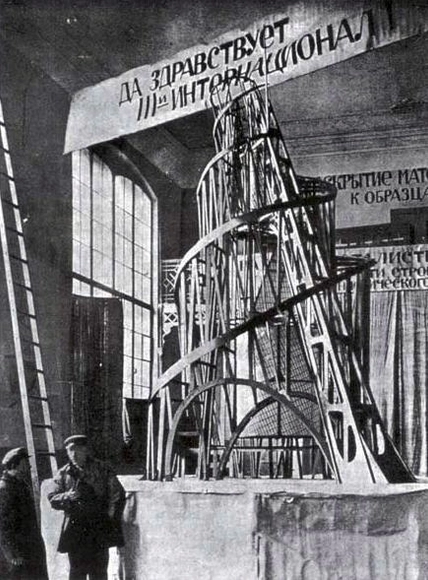 En perspectiva: Konstantín Melnikov - Imagen Principal