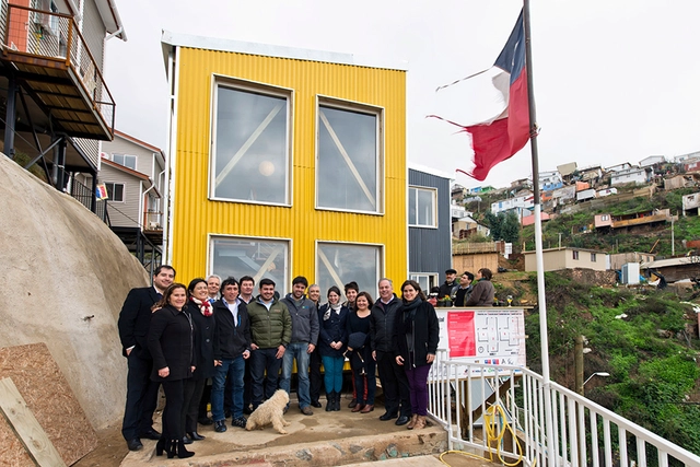 Inauguran Casa FENIX, vivienda sustentable costeada con subsidios para la reconstrucción de Valparaíso - Imagen Principal