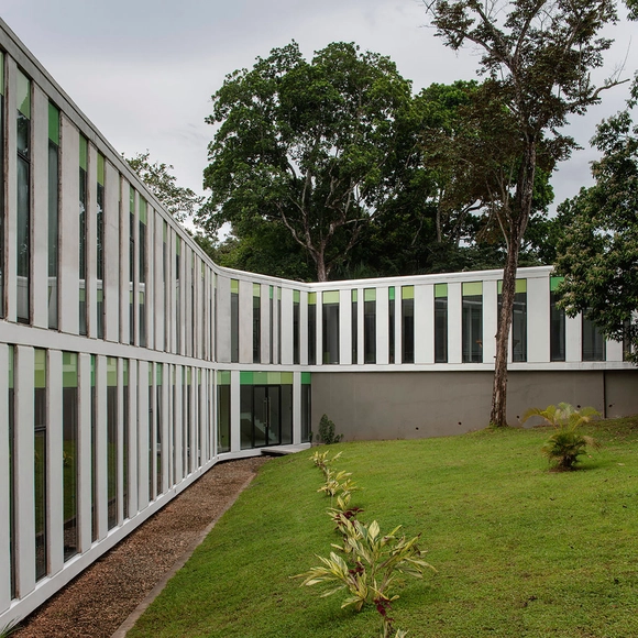 Sede para a Conferência Episcopal do Panamá  / Mallol - Edifícios Institucionais