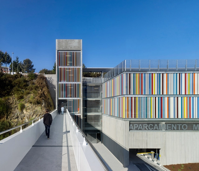 拉科鲁尼亚妇产科医院和肿瘤医院停车场 / Díaz y Díaz Arquitectos + Rafael Ángel Otero Mosquera - 停车场