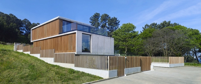 Vivienda Unifamiliar  en Punta Canide / Díaz y Díaz Arquitectos - Casas
