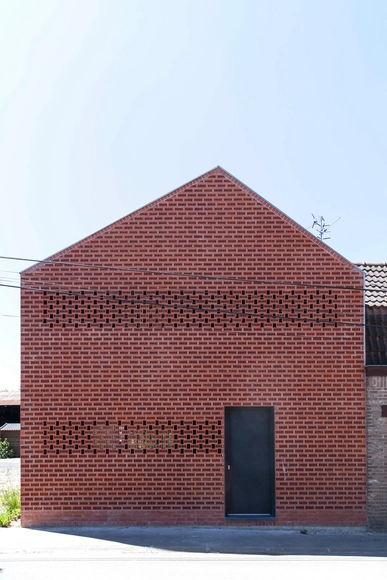 House B / YODA architecture - Casas