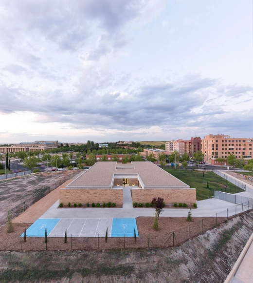 Dos módulos de viviendas asistidas / Juan Carlos Navarro Pérez - Vivienda Colectiva, Fachada, Urbano