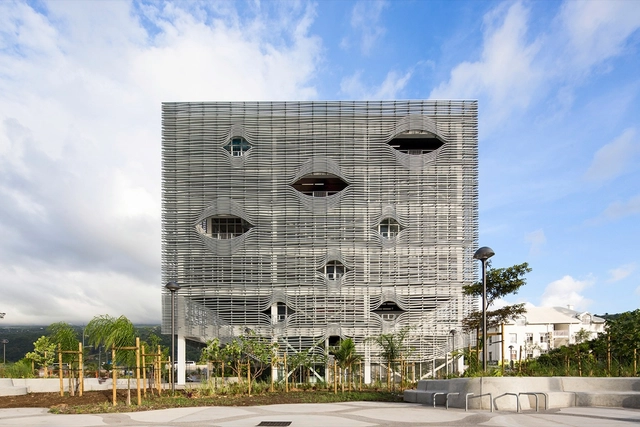 法国圣保罗媒体图书馆 / Peripheriques Architects - 图书馆