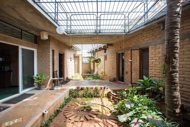 Residence for Charis / Biome Environmental Solutions - Houses, Garden, Facade, Door, Beam