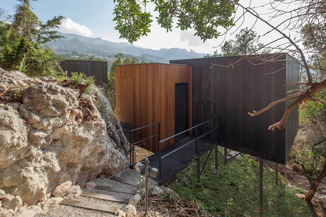 VIVOOD Landscape Hotels / Daniel Mayo, Agustín Marí, Pablo Vázquez - Paisaje Y Arquitectura, Cierros, Puerta, Barandas, Bosque