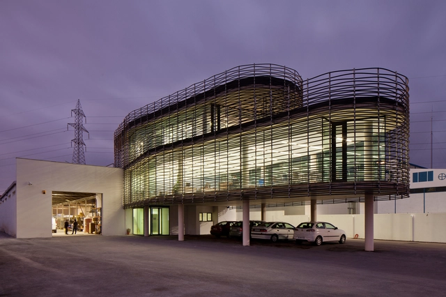 Nuevas oficinas para la empresa Fojansa  / Estudio Beldarrain - Edificio De Oficinas