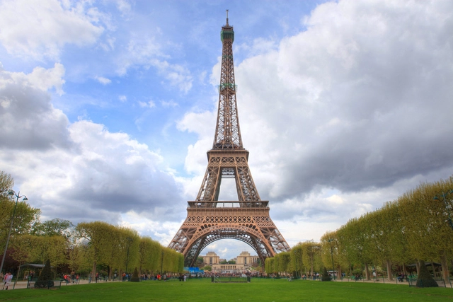 Conoce el departamento de Gustave Eiffel situado en la cima de la torre más icónica de París - Imagen Principal