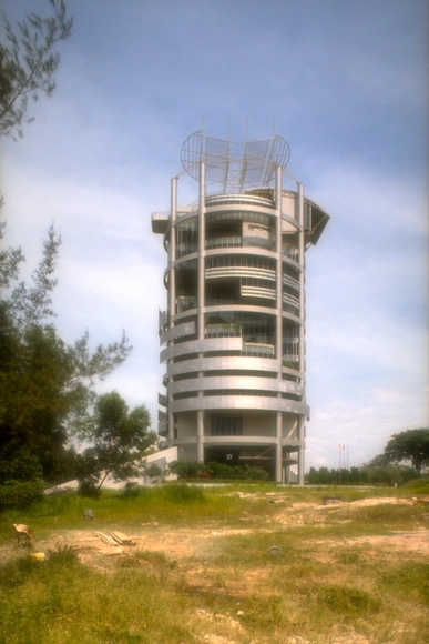 AD Classics: Menara Mesiniaga / T. R. Hamzah & Yeang Sdn. Bhd. - Office Buildings, Facade