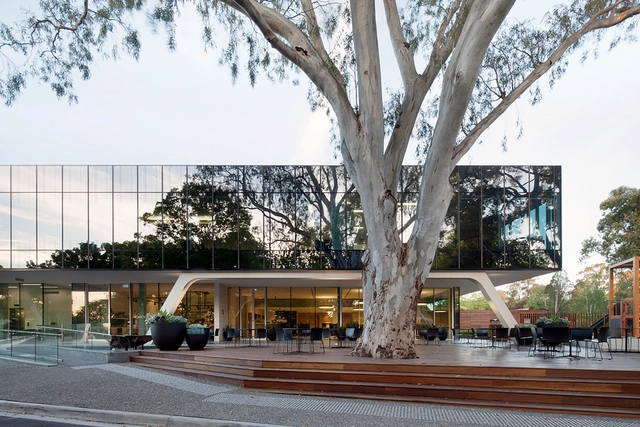 Centro Clarence Reardon / GHD Woodhead - Edificio De Oficinas