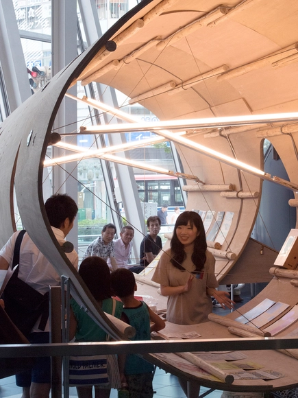 Pro-Form Architects cria uma mesa tubular para festival de arte no Japão - Imagem de Destaque