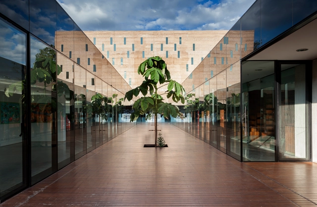 Entrevista a Rodrigo Dávila "La fotografía de Arquitectura funciona de la manera contraria a diseñar un edificio" - Fotografía De Arquitectura