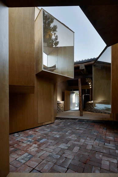 Micro-Hutong / standardarchitecture - Houses, Courtyard, Facade