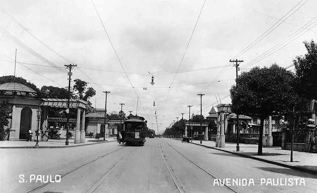 Avenida Paulista através de seus antigos casarões - Imagem de Destaque