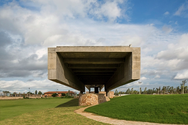   Driving range público  / Javier Corvalán + Laboratorio de Arquitectura - Recreación Y Entrenamiento, Fachada