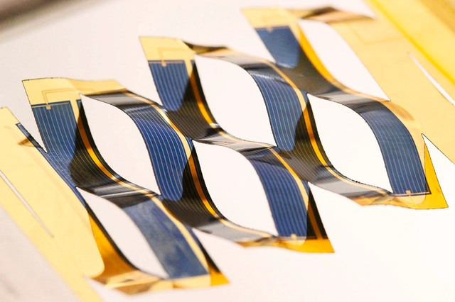 Pesquisadores da Universidade de Michigan aprimoram painéis solares utilizando a antiga arte japonesa do Kirigami - Imagem de Destaque