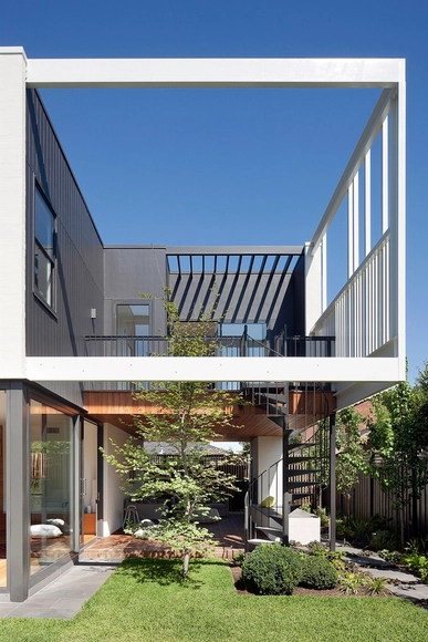 Casa Escalonada / Bower Architecture - Casas