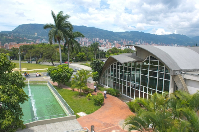 Clásicos de Arquitectura: Aeropuerto Olaya Herrera / Elías Zapata - Monumentos, Jardín, Fachada