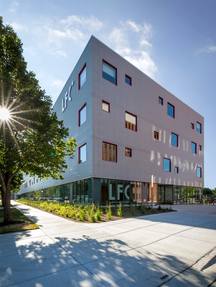 Lycée Français de Chicago / STL Architects - Fotografía exterior, Escuelas, Fachada