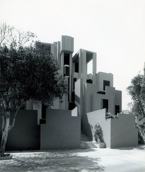 Clásicos de Arquitectura: Edificio Ajax-Hispania / Emilio Soyer Nash - Vivienda Colectiva, Fachada, Pilares, Arco