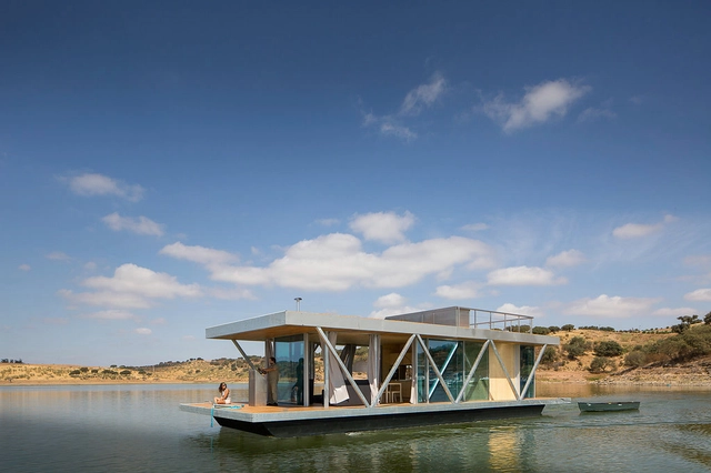 Floating House / Friday SA - Houses