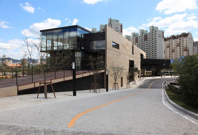 Gwangju Biennale Support Center / IROJE Architects & Planners - Community Center, Facade