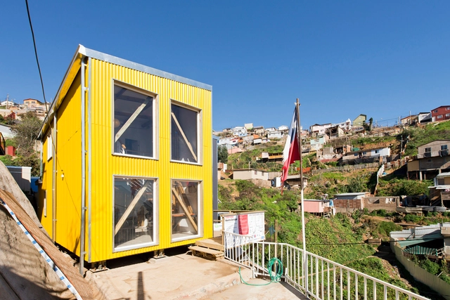 Casa FENIX / Equipo UTFSM - Casas, Fachada, Barandas