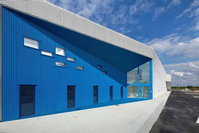 HDE 17 / Poggi architecture + MORE Architecture - Industrial Architecture