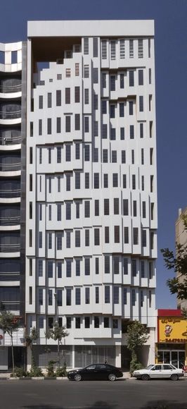 Oficina y edificio comercial Valiahdi / Hooba Design Group - Edificio De Oficinas