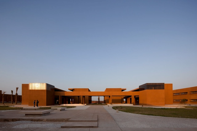 Universidade de Taroudant / Saad El Kabbaj + Driss Kettani + Mohamed Amine Siana - Universidade
