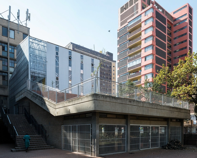Fundación Outreach / Local Studio - Centro Comunitario