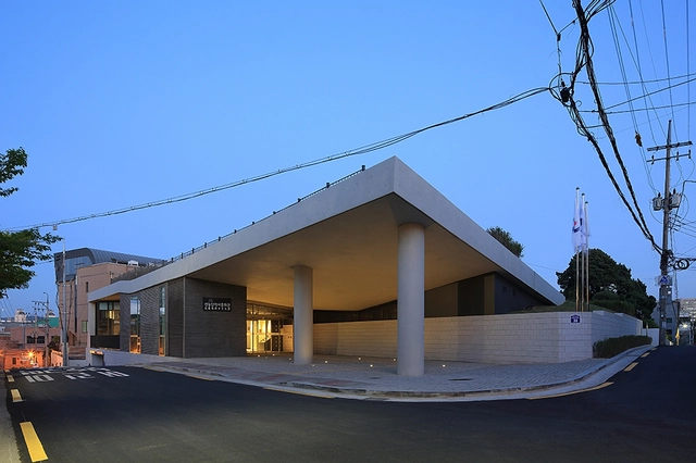 Seonnongdan / Wooridongin Architects - Centro De Exhibición