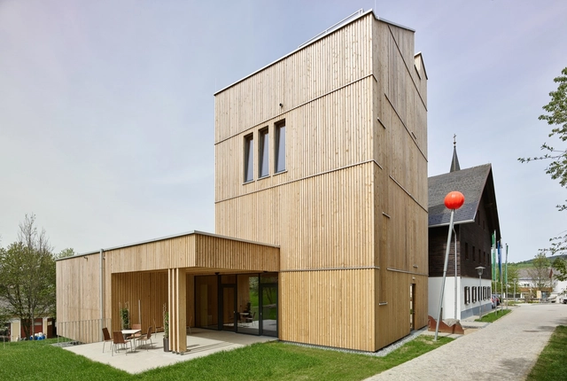 Green Belt Center / Two in a Box Architekten - Extension, Facade