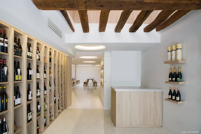 Tienda de vinos Soif d'Ailleurs  / Atela Architectes - Diseño De Interiores