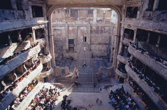 La arquitectura como escenario: Tres funciones variadas en Lima - Imagen Principal