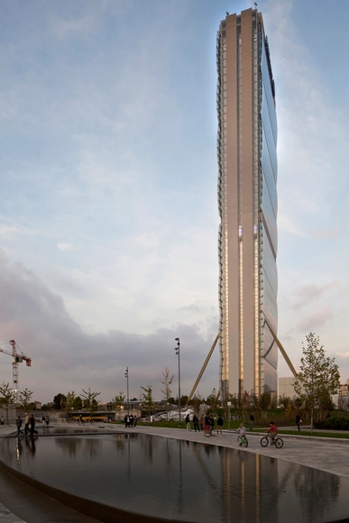Torre ALLIANZ / Arata Isozaki  + Andrea Maffei - Edificio De Oficinas