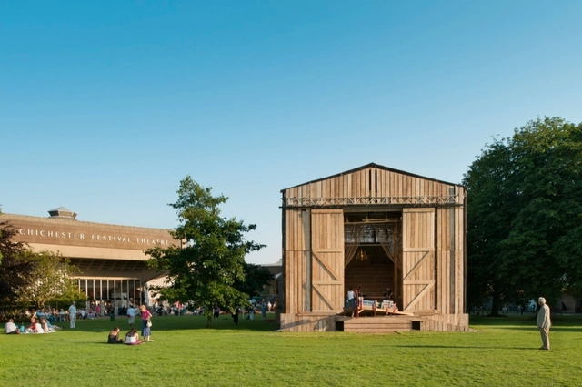Teatro On The Fly / Assemble - Instalaciones Temporales