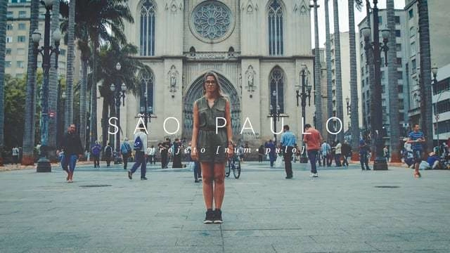 "Num Pulo" cinco ciudades brasileñas en cinco minutos / Daniel Negreiros + Paula Albino - Arte Y Arquitectura