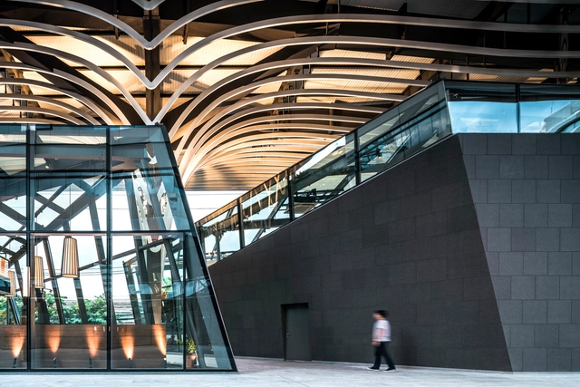 Casa de Vidro em Sindhorn  / OFFICE AT - Shopping