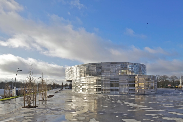 Biblioteca de Jogos e Multimídia / Philippe Fichet Architectes - Bibliotecas