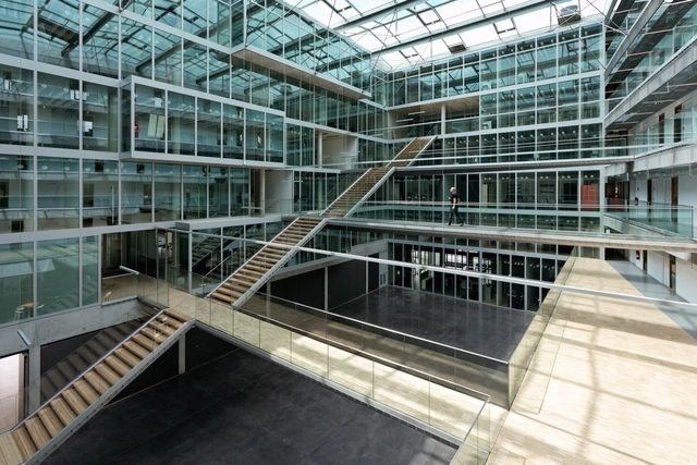 Sede LMH / Dietmar Feichtinger Architectes - Edificio De Oficinas