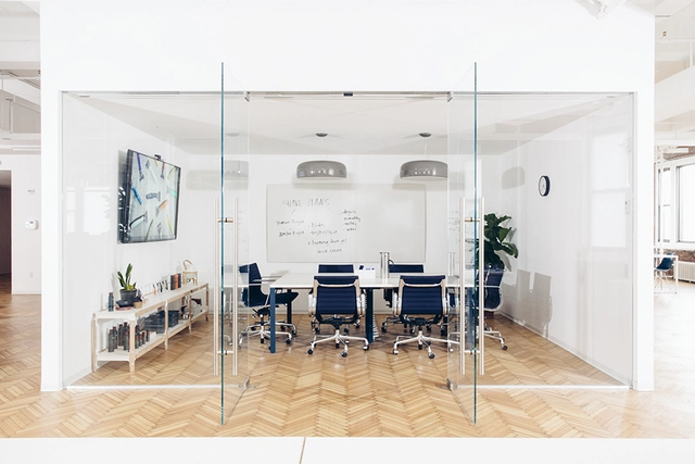 Conheça o "Living Office", da Herman Miller: a evolução dos ambientes de trabalho e o conceito aplicado na start-up Harry´s. - Imagem de Destaque