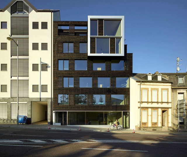 Burnt Wood Office / STEINMETZDEMEYER - Edificio De Oficinas