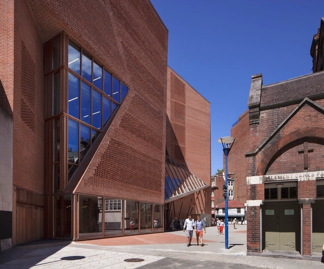 Chipperfield e Herzog & de Meuron entre os seis finalistas do concurso para o novo edifício da LSE - Imagem de Destaque