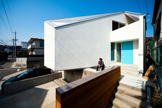 House in Nagoya / Atelier Tekuto - Houses, Facade, Handrail, Stairs