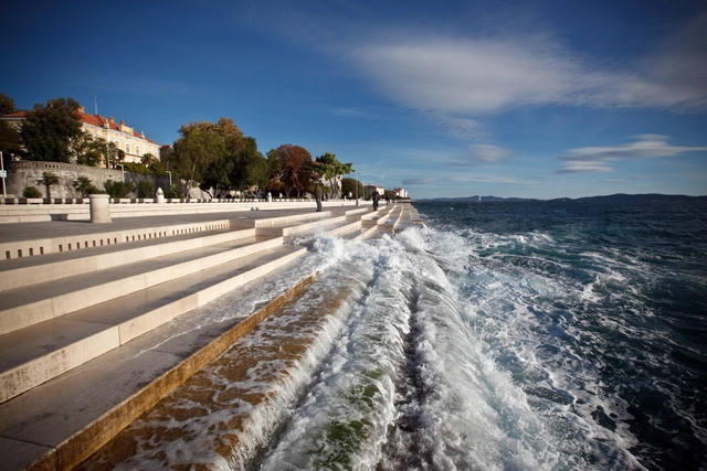 Hear This Croatian Seawall Sing as the Wind and Waves Lap the Shore - Featured Image