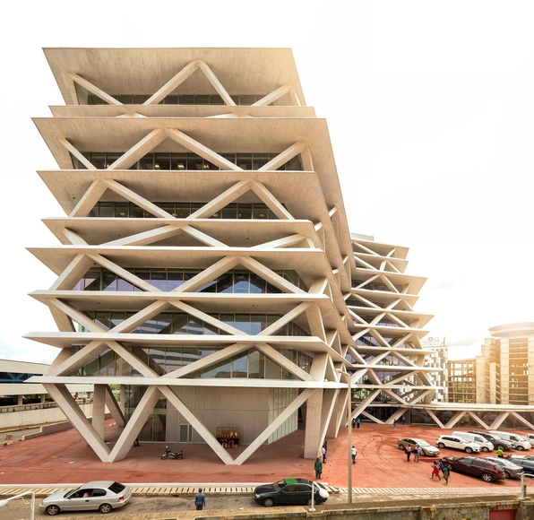 One Airport Square / Mario Cucinella Architects - Arquitectura Comercial