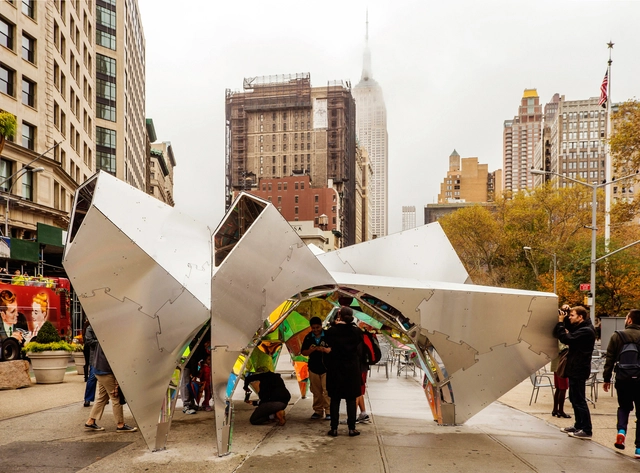 SOFTLab’s “Nova” Transforms Flatiron Public Plaza for the Holiday Season - Featured Image