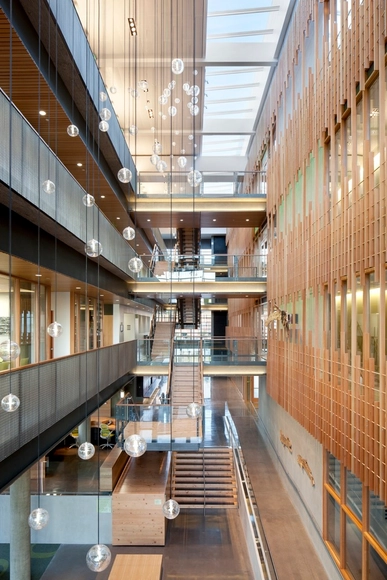 Centro Alumni / TVA Architects - Edificios Para Estudiantes