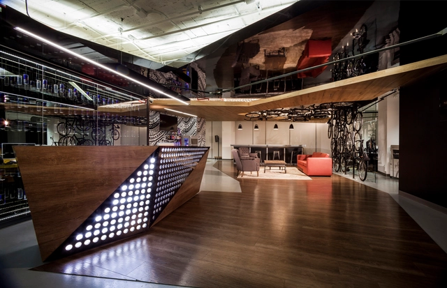 Red Bull / SPACE - Interiores De Oficina, Barandas, Escaleras, Sillas